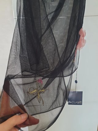 Stola Paola Blu nera con fiori rosa