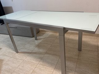 Mesa extensible cristal templado blanco y metal