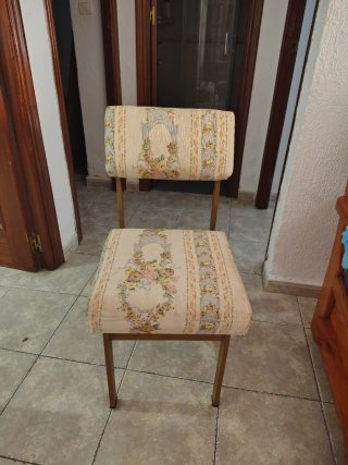 Seis sillas de comedor tapizadas
