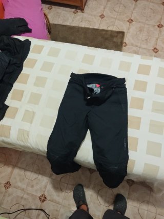 Conjunto moto chaqueta y pantalón