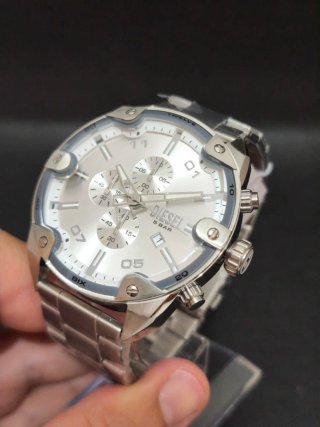 Reloj Diesel Spiked DZ4677 Cronógrafo Plateado