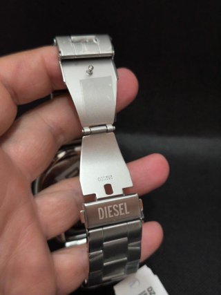 Reloj Diesel Spiked DZ4677 Cronógrafo Plateado