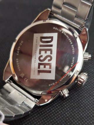 Reloj Diesel Spiked DZ4677 Cronógrafo Plateado