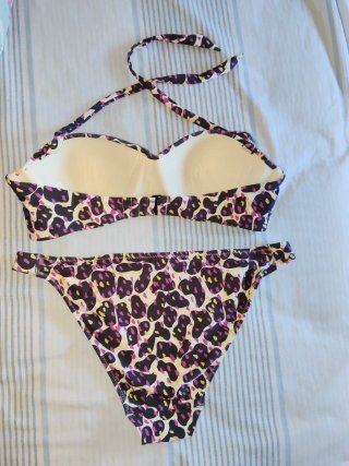 Bikini Gisela estampado morado y amarillo