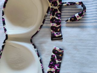 Bikini Gisela estampado morado y amarillo