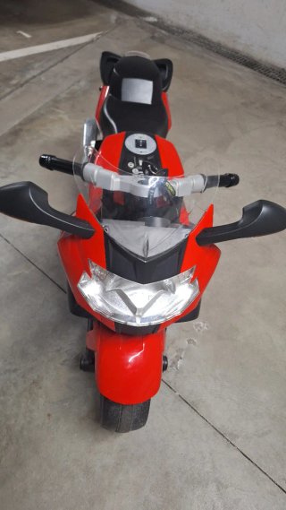 Moto BMW K 1300 S Roja y Negra