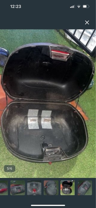 Baúl moto con soporte