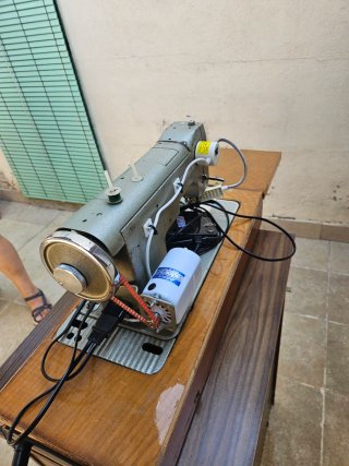 Máquina de coser Wertheim antigua portátil