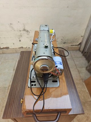 Máquina de coser Wertheim antigua portátil