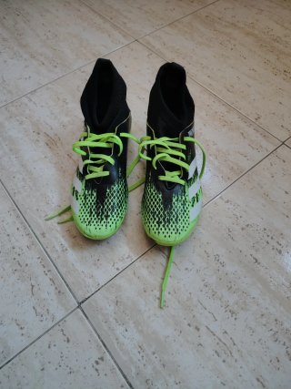 Botas de fútbol Adidas Predator.