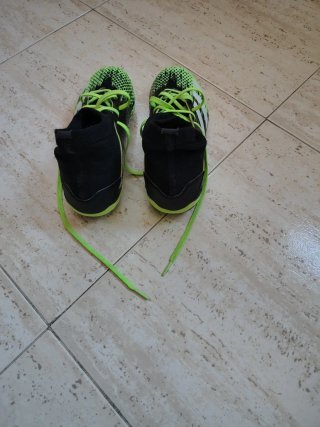 Botas de fútbol Adidas Predator.