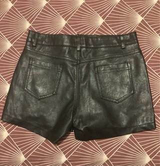 Falda pantalón efecto piel negra
