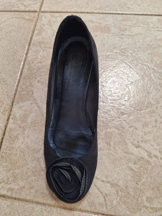 Zapatos ante con detalle de flor