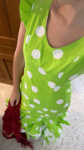 Traje de flamenca verde con lunares blancos