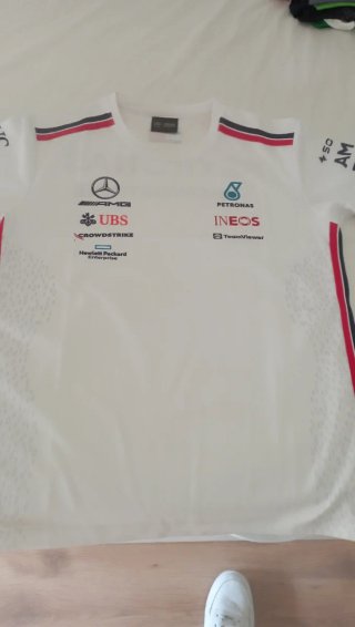 Camiseta Oficial Mercedes-AMG Escudería