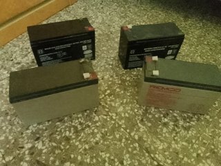 4 pezzi Batteria ermetica al pb 12v 7 ah 5€ l'una