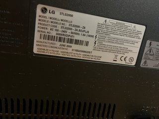 Televisión LG Negra 38 pulgadas. Ancho 90 alto 73
