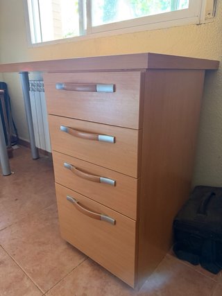 Escritorio madera con cajoneras