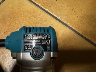 FRESADORA MAKITA CON ACCESORIOS. SIN ESTRENAR