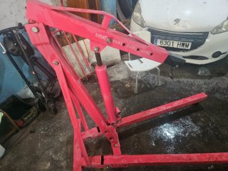 Grúa de motor plegable