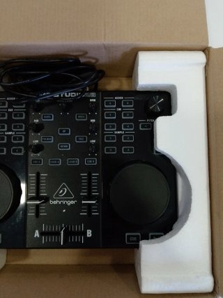 Controller DJ Behringer CMD STUDIO