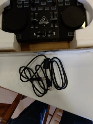 Controller DJ Behringer CMD STUDIO