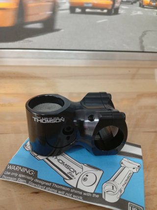 Potencia Thomson 25.4 mm Negra