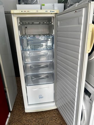 Congelador vertical Candy blanco