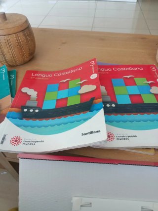 Libros escolares. Casal Dels Angels