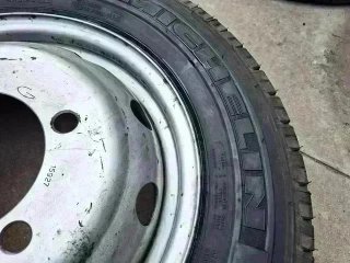 Ford Transit Gemela - Rueda de Repuesto