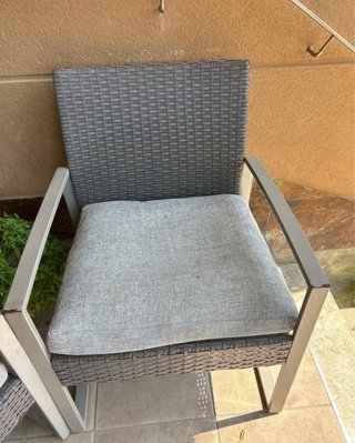 Conjunto de exterior gris: sillones, sofá y mesa