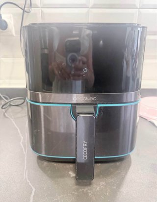 Cafetera DeLonghi Cápsulas y freidora cecotec