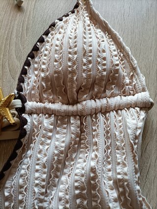 Bañador beige con detalle estrella dorada