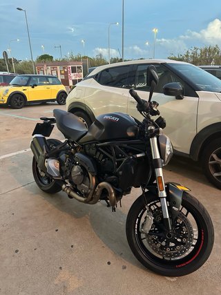 Ducati Monster 821 Negra