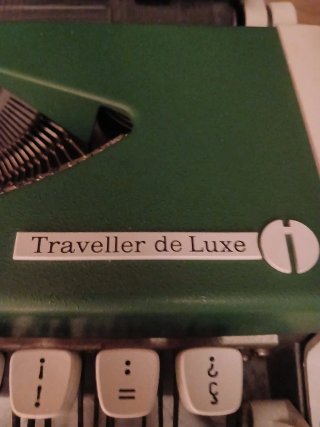 Máquina de escribir Olympia Traveller de Luxe