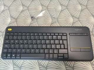 Teclado Inalámbrico Logitech K400 Plus con Touchpa