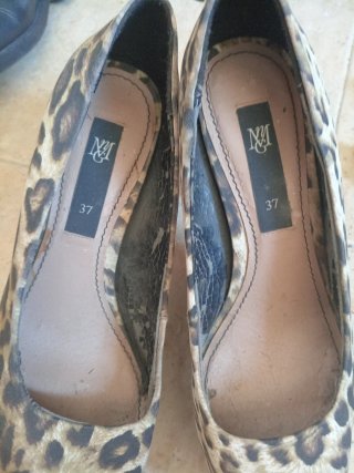 Zapatos de tacón con estampado de leopardo