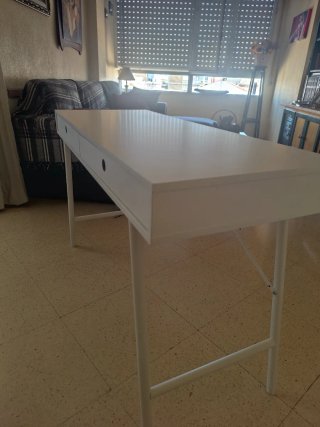 Escritorio blanco acero y madera , peso 23 k