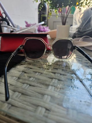 Gafas de sol Guess hexagonales