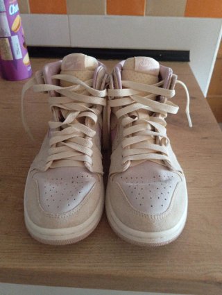 Jordan Beige y Rosa