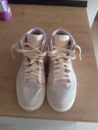Jordan Beige y Rosa