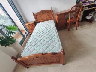 Juego alcoba: cama, nochero, escritorio con silla