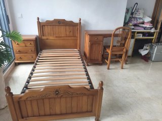 Juego alcoba: cama, nochero, escritorio con silla