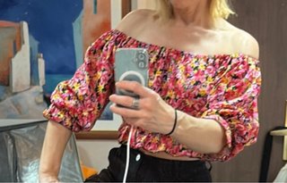 Top corto floral hombros descubiertos mangas 3/4