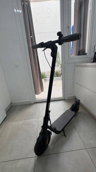 Patinete eléctrico negro