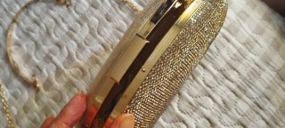 Bolso de fiesta dorado con pedrería