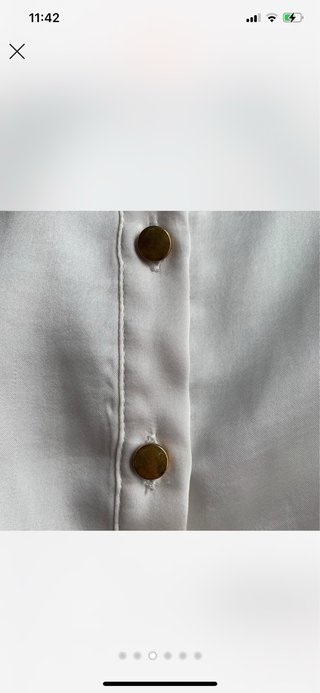 Blusa Lanidor Seda Creme Botão Dourado