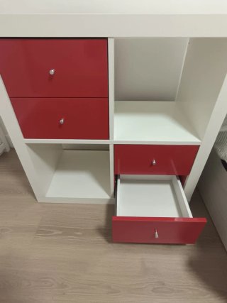 Urge por mudanza.Estantería modular Ikea blanca y