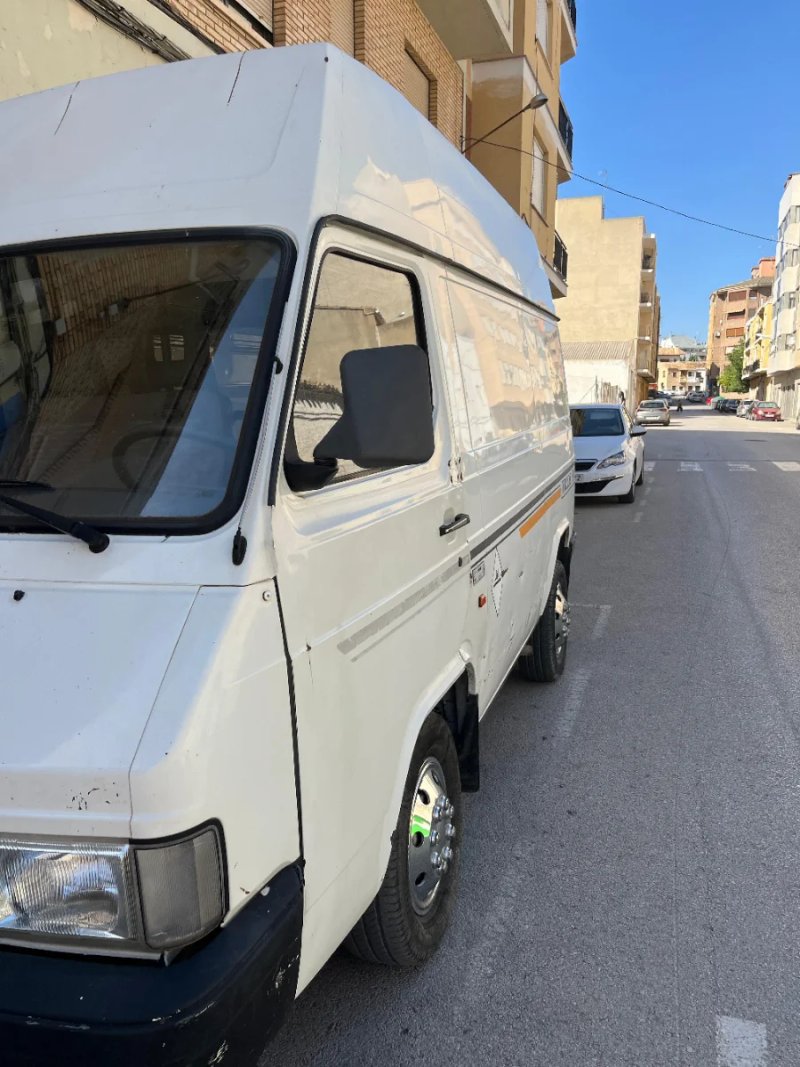 Nissan Trade 1993 - foto 1