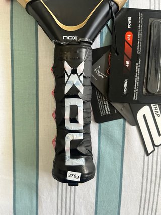 Pala de pádel NOX AT10 Genius 18K 2026